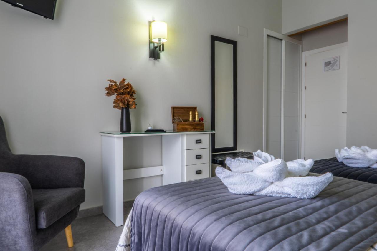 Apartamentos Turisticos El Altozano Fuentes de León Dış mekan fotoğraf