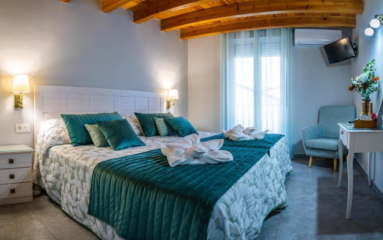 Apartamentos Turisticos El Altozano Fuentes de León Dış mekan fotoğraf
