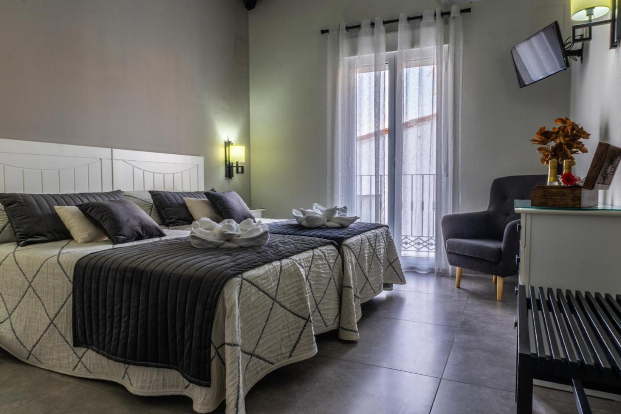Apartamentos Turisticos El Altozano Fuentes de León Dış mekan fotoğraf