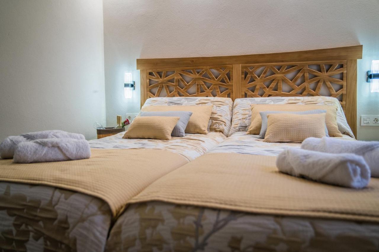 Apartamentos Turisticos El Altozano Fuentes de León Dış mekan fotoğraf